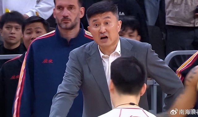 冤枉！广东队遭2次致命误判，媒体人：约克踩线了，家政是鞋影在线上|陈家政|加时赛|绝杀|广东男篮|浙江男篮_新浪体育_新浪新闻